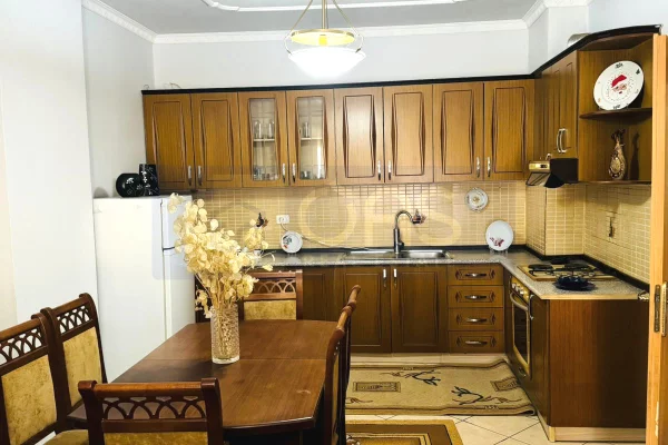 Shtepi me qera Apartament ne Tirane, 2+1, Mobilimi E mobiluar, Pagesa 550  Euro.