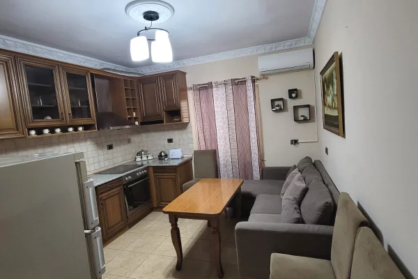 Shtepi me qera 2+1 ne Tirane - 650 Euro