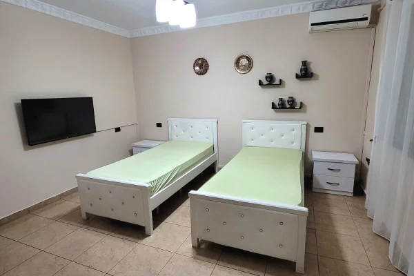 Shtepi me qera Apartament ne Tirane, 2+1, Mobilimi E mobiluar, Pagesa 650  Euro.