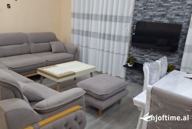 Shtepi me qera Apartament ne Tirane, 2+1, Mobilimi E mobiluar, Pagesa 500  Euro.