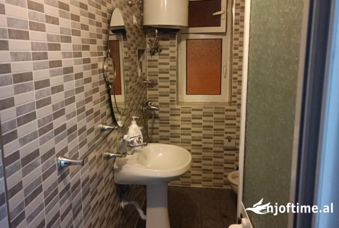 Shtepi me qera Apartament ne Tirane, 2+1, Mobilimi E mobiluar, Pagesa 500  Euro.