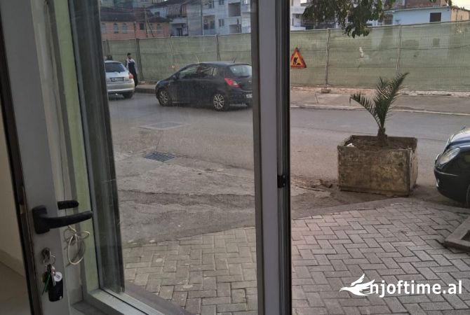 Ambient biznesi me qera 1+1 ne Tirane - 50,000 Leke