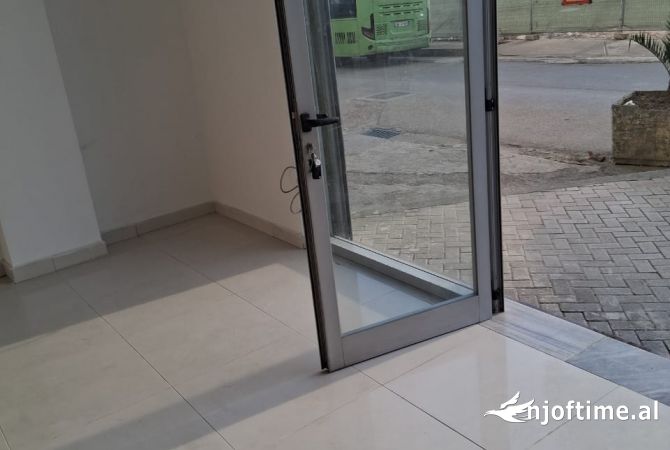 Ambient biznesi me qera 1+1 ne Tirane - 50,000 Leke