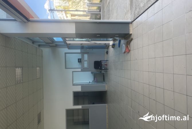 jepet me qera duqan ne zonen e autostrates km2