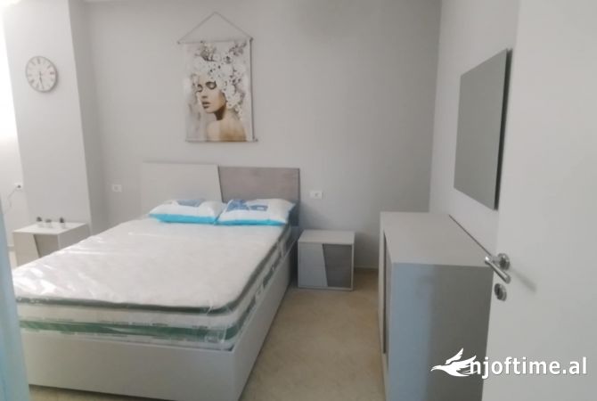 Shtepi me qera Apartament ne Tirane, 2+1, Mobilimi Pjeserisht e mobiluar, Pagesa 500  Euro.