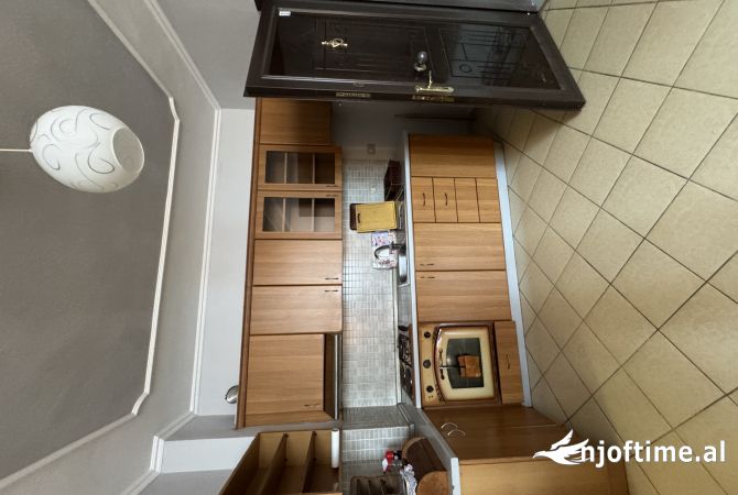 Shtepi me qera Apartament ne Tirane, 2+1, Mobilimi Pjeserisht e mobiluar, Pagesa 430  Euro.