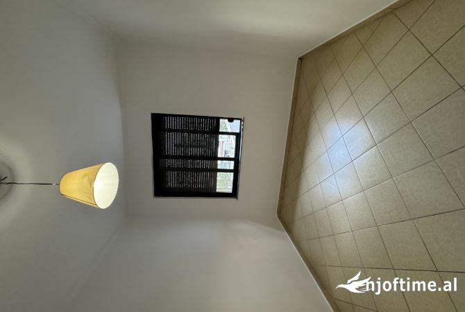 Shtepi me qera 2+1 ne Tirane - 430 Euro