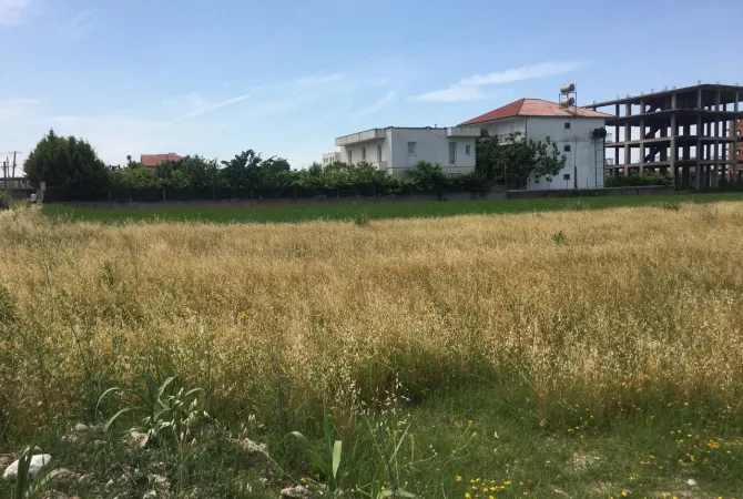 Truall ose Toke  ne Durres - 54,000 Euro