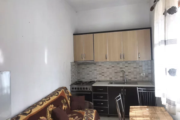 Shtepi me qera 1+1 ne Tirane - 30,000 Leke