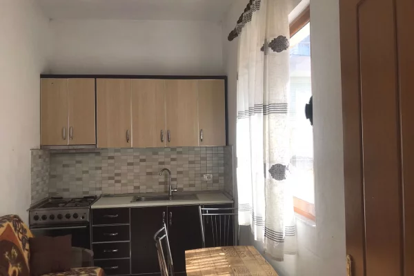 Shtepi me qera 1+1 ne Tirane - 30,000 Leke