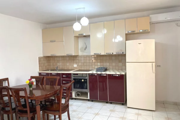 Shtepi me qera 2+1 ne Tirane - 400 Euro