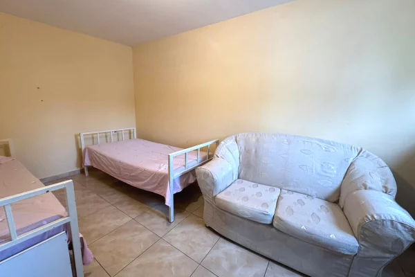 Shtepi me qera 1+1 ne Tirane - 30,000 Leke