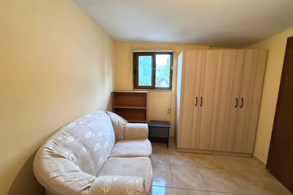 Shtepi me qera Apartament ne Tirane, 1+1, Mobilimi E mobiluar, Pagesa 30,000  Leke.