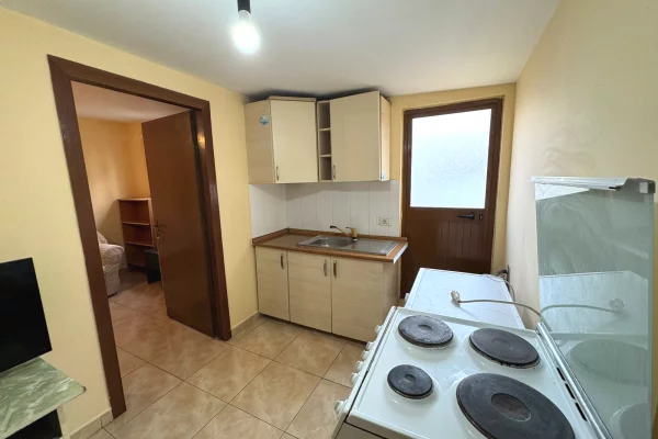 Shtepi me qera Apartament ne Tirane, 1+1, Mobilimi E mobiluar, Pagesa 30,000  Leke.