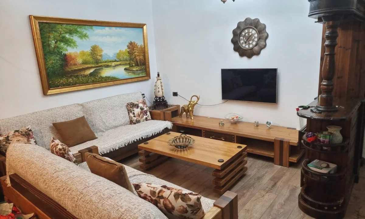 Shtepi me qera Shtepi Private ne Tirane, 1+1, Mobilimi E mobiluar, Pagesa 35,000  Leke.