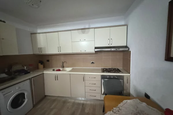 Shtepi me qera Shtepi Private ne Tirane, 1+1, Mobilimi E mobiluar, Pagesa 35,000  Leke.