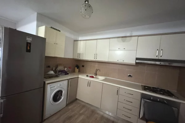 Shtepi me qera Shtepi Private ne Tirane, 1+1, Mobilimi E mobiluar, Pagesa 35,000  Leke.