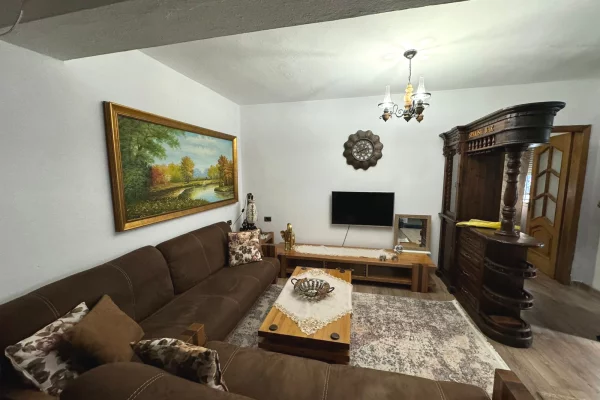 Shtepi me qera Shtepi Private ne Tirane, 1+1, Mobilimi E mobiluar, Pagesa 35,000  Leke.