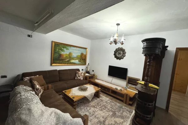 Shtepi me qera Shtepi Private ne Tirane, 1+1, Mobilimi E mobiluar, Pagesa 35,000  Leke.