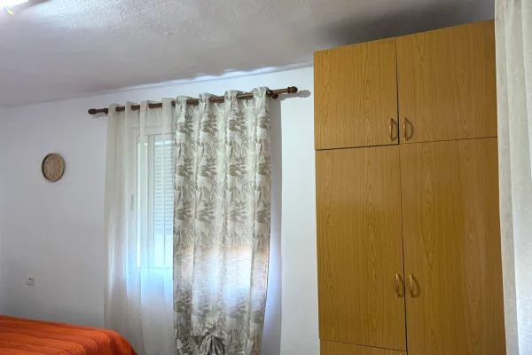 Shtepi me qera Shtepi Private ne Tirane, 1+1, Mobilimi E mobiluar, Pagesa 35,000  Leke.