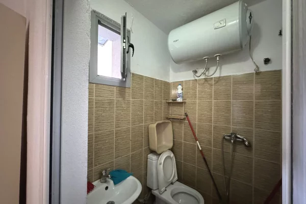 Shtepi me qera Shtepi Private ne Tirane, 1+1, Mobilimi E mobiluar, Pagesa 35,000  Leke.