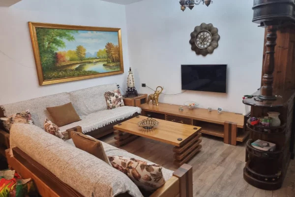 Shtepi me qera Shtepi Private ne Tirane, 1+1, Mobilimi E mobiluar, Pagesa 35,000  Leke.