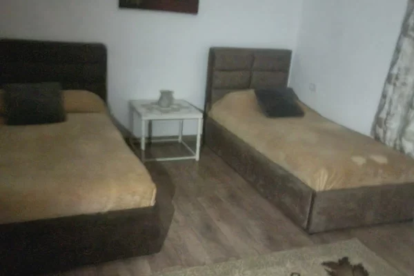 Shtepi me qera Shtepi Private ne Tirane, 1+1, Mobilimi E mobiluar, Pagesa 35,000  Leke.