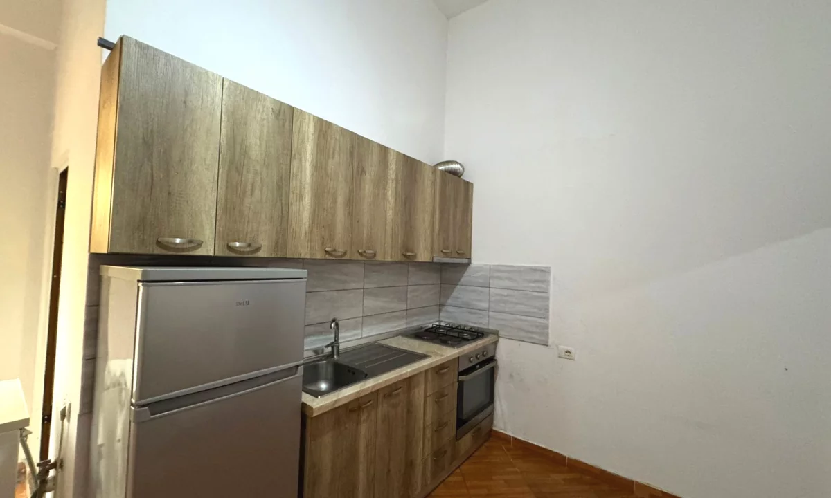 Shtepi me qera Apartament ne Tirane, 1+1, Mobilimi E mobiluar, Pagesa 28,000  Leke.