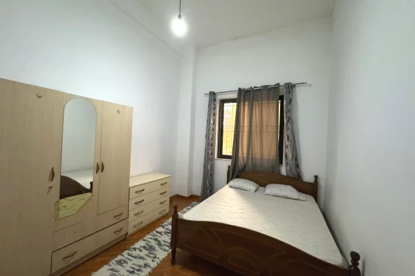 Shtepi me qera Apartament ne Tirane, 1+1, Mobilimi E mobiluar, Pagesa 28,000  Leke.