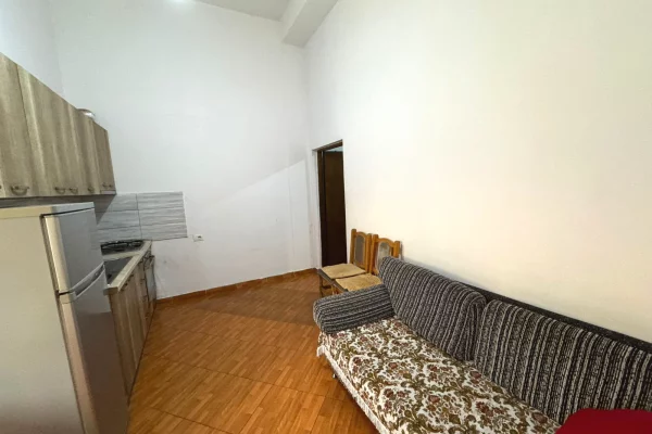 Shtepi me qera Apartament ne Tirane, 1+1, Mobilimi E mobiluar, Pagesa 28,000  Leke.
