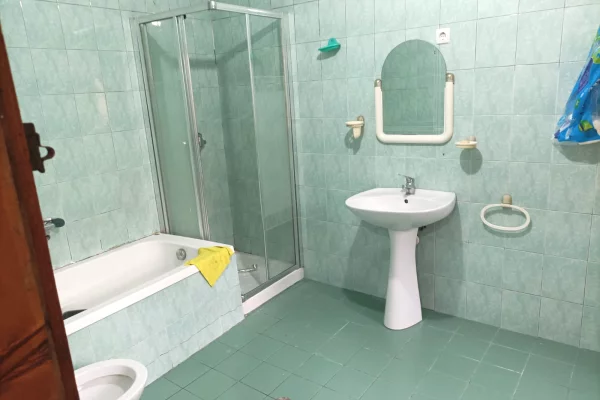 Shtepi me qera Shtepi Private ne Tirane, 2+1, Mobilimi E mobiluar, Pagesa 400  Euro.