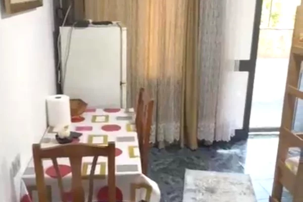 Shtepi me qera Shtepi Private ne Tirane, Garsoniere, Mobilimi E mobiluar, Pagesa 22,000  Leke.