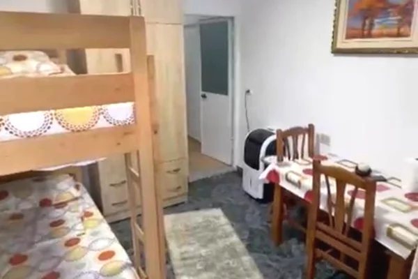 Shtepi me qera Shtepi Private ne Tirane, Garsoniere, Mobilimi E mobiluar, Pagesa 22,000  Leke.
