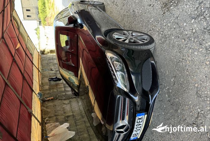 Makina ne shitje  ne Fier - 15,200 Euro