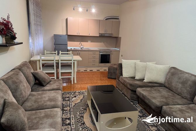 Shtepi me qera Shtepi Private ne Tirane, 2+1, Mobilimi E mobiluar, Pagesa 500  Euro.