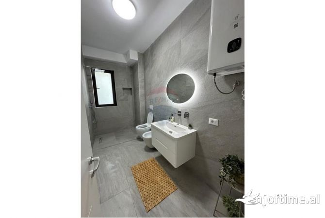 Ambient biznesi me qera 3+1 ne Tirane - 800 Euro