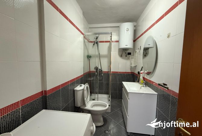 Shtepi me qera Apartament ne Tirane, 2+1, Mobilimi E mobiluar, Pagesa 700  Euro.
