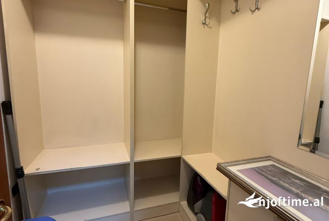Shtepi me qera Apartament ne Tirane, 2+1, Mobilimi E mobiluar, Pagesa 700  Euro.
