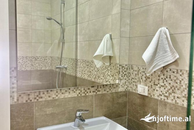 Shtepi me qera Apartament ne Tirane, 2+1, Mobilimi E mobiluar, Pagesa 120,000  Leke.