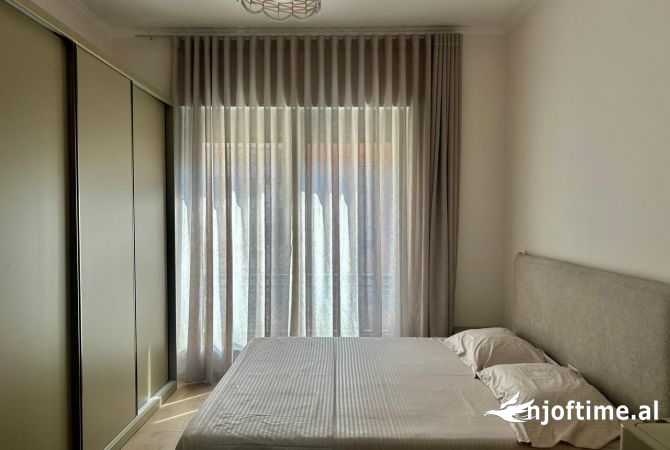 Shtepi me qera Apartament ne Tirane, 2+1, Mobilimi E mobiluar, Pagesa 120,000  Leke.