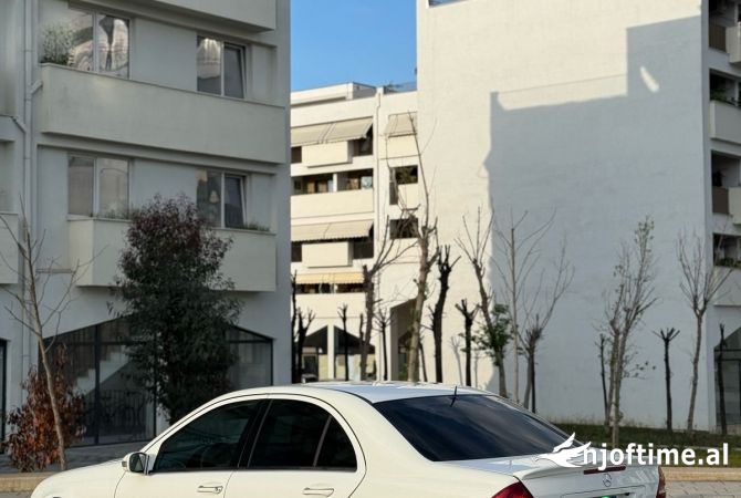 Makina ne shitje ne Tirane, Mercedes-Benz, 2006 gasoline-gas,Kambio Automatik Pagesa 4,600  Euro.