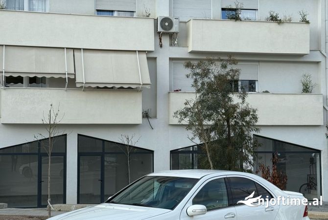 Makina ne shitje  ne Tirane - 4,600 Euro