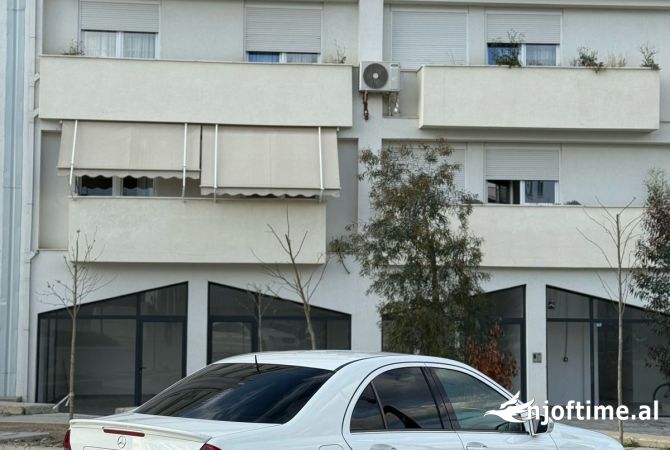 Makina ne shitje  ne Tirane - 4,600 Euro