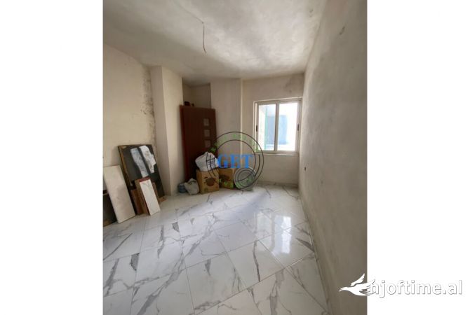 Shtepi ne shitje Apartament ne Durres, 2+1, Mobilimi Bosh, pa mobiluar, Pagesa 135,000  Euro.