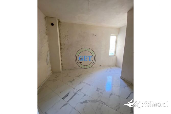 Shtepi ne shitje Apartament ne Durres, 2+1, Mobilimi Bosh, pa mobiluar, Pagesa 135,000  Euro.