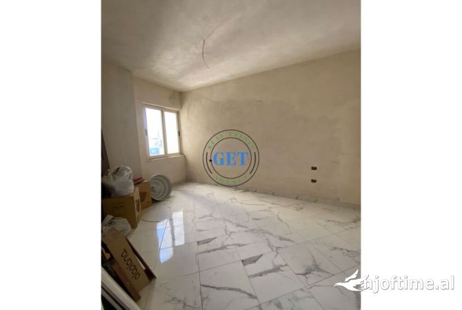 Shtepi ne shitje Apartament ne Durres, 2+1, Mobilimi Bosh, pa mobiluar, Pagesa 135,000  Euro.