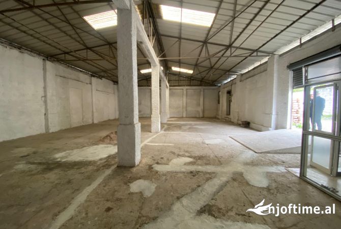 Ambient biznesi me qera 4+1 ne Tirane - 1,300 Euro