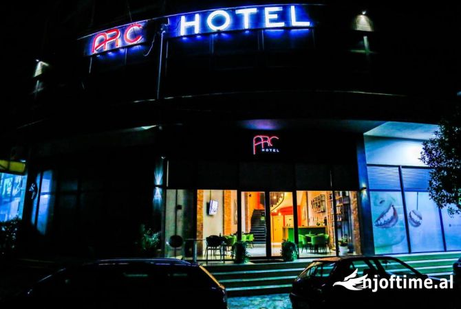 Ambient biznesi me qera 1+1 ne Tirane - 60,000 Leke