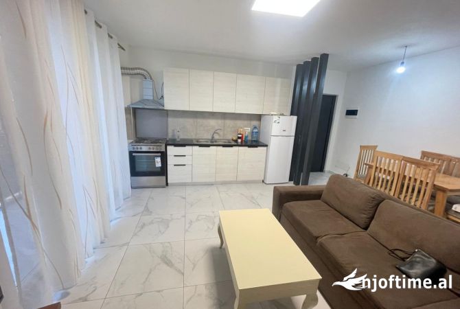 Shtepi ne shitje Apartament ne Tirane, 2+1, Mobilimi E mobiluar, Pagesa 140,000  Euro.