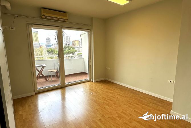 Ambient biznesi me qera 3+1 ne Tirane - 1,500 Euro